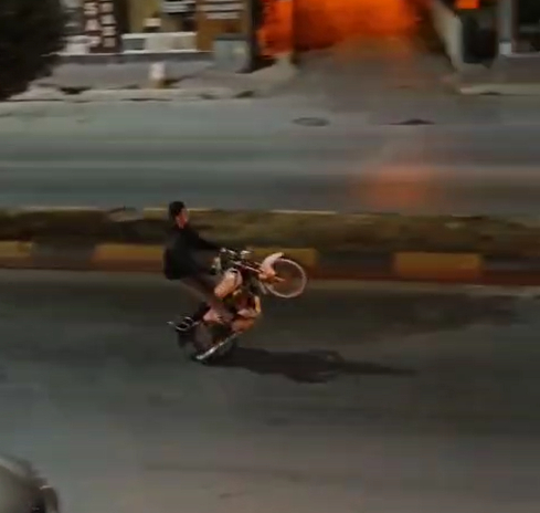 Akyazı’da cadde ortasında akıl almaz hareketler