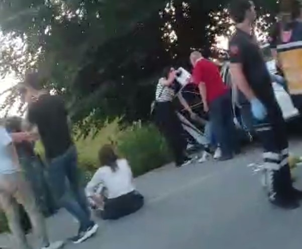 Akyazıda feci kaza: 4 yaralı