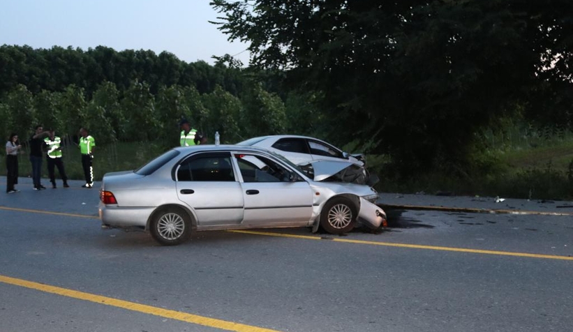 Akyazıda feci kaza: 4 yaralı