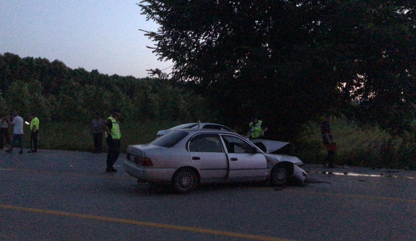 Akyazıda feci kaza: 4 yaralı