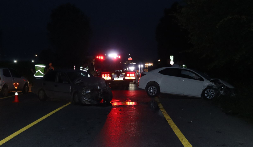 Akyazıda feci kaza: 4 yaralı