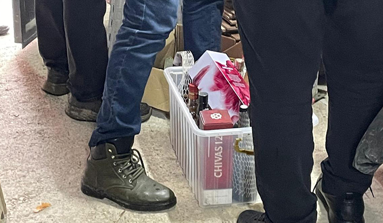 Akyazıda hırsızlık girişimi