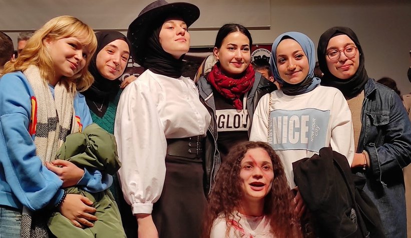 Akyazı’da iki farklı tiyatro oyunu sergilendi