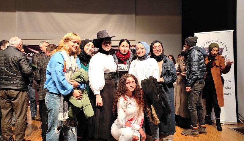 Akyazı’da iki farklı tiyatro oyunu sergilendi