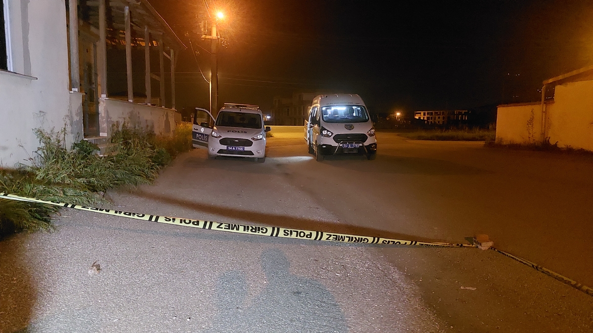 Akyazı’da Kavga Kanlı Bitti: 1 Kişi Hayatını Kaybetti