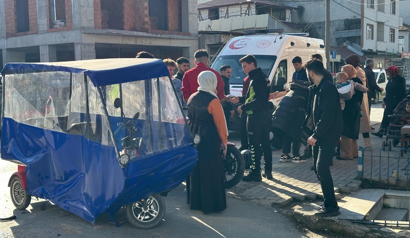 Akyazıda kaza 2 yaralı