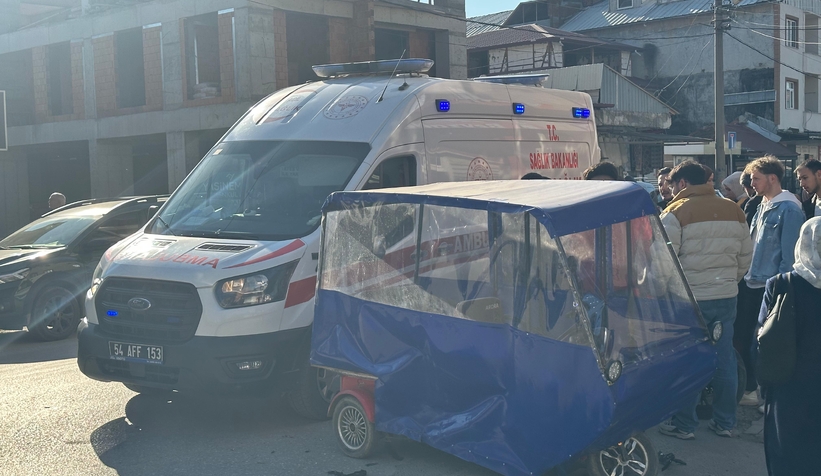 Akyazıda kaza 2 yaralı