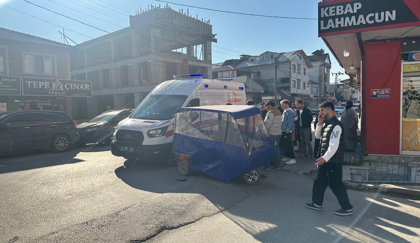 Akyazıda kaza 2 yaralı