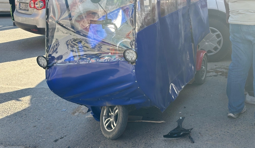 Akyazıda kaza 2 yaralı