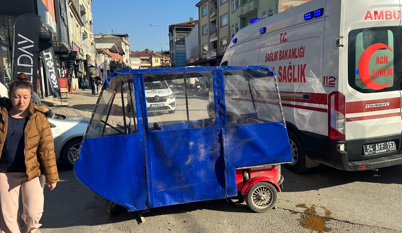 Akyazıda kaza 2 yaralı