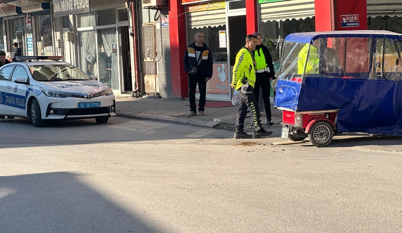 Akyazıda kaza 2 yaralı