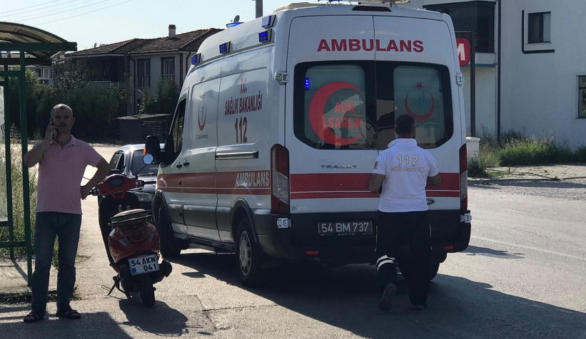 Akyazıda kaza 3 yaralı