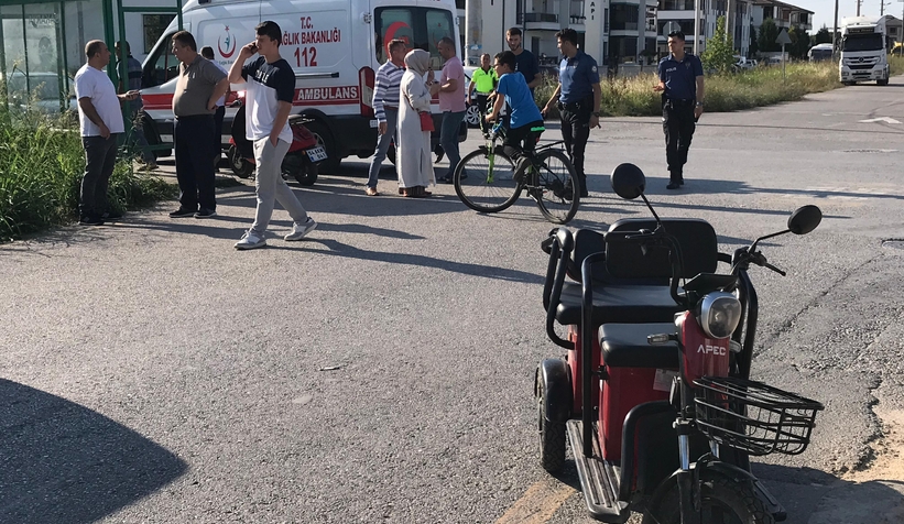 Akyazıda kaza 3 yaralı