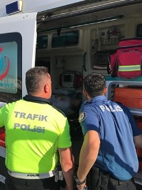 Akyazıda kaza 3 yaralı