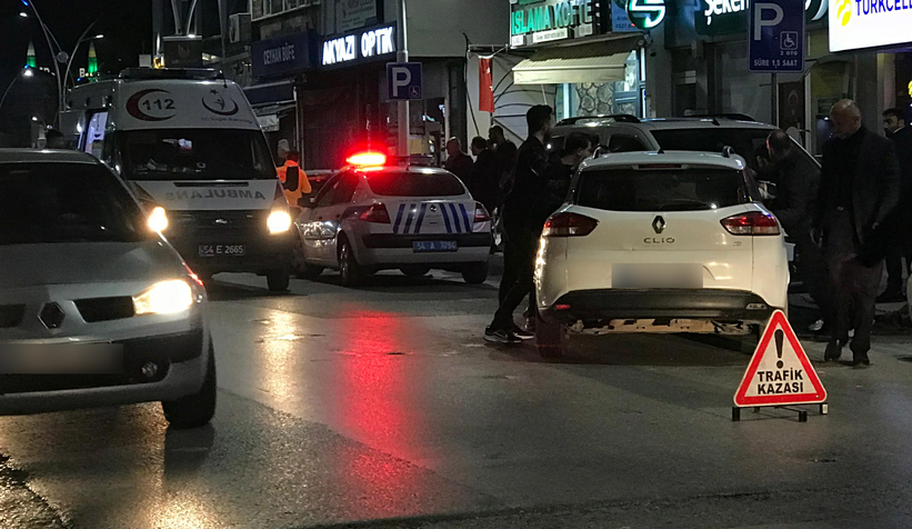 Akyazıda kaza: 5 yaralı