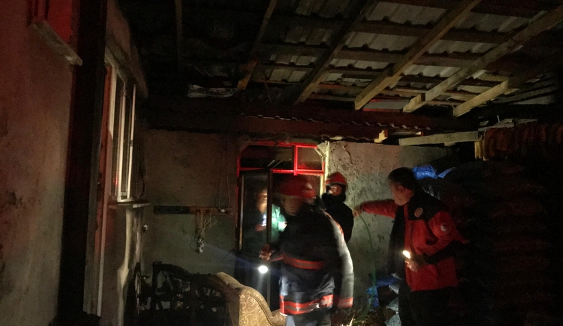 Akyazıda korkutan yangın