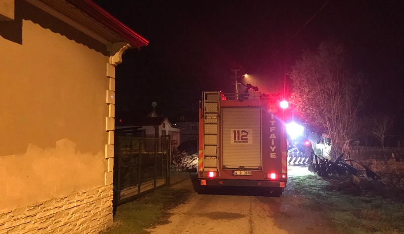 Akyazıda korkutan yangın