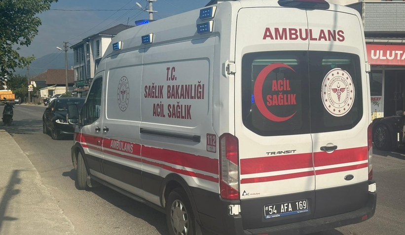 Akyazı’da motosiklet ile otomobil çarpıştı: 1 yaralı