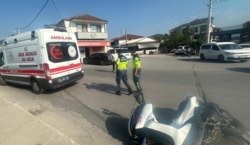 Akyazı’da motosiklet ile otomobil çarpıştı: 1 yaralı