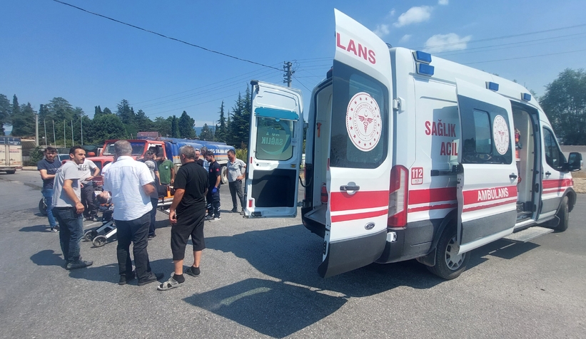 Akyazı’da motosiklet sulama tankeri ile çarpıştı