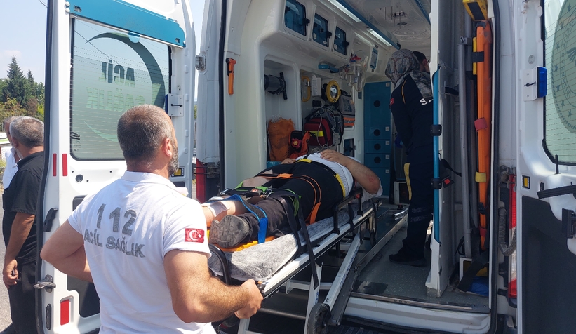 Akyazı’da motosiklet sulama tankeri ile çarpıştı