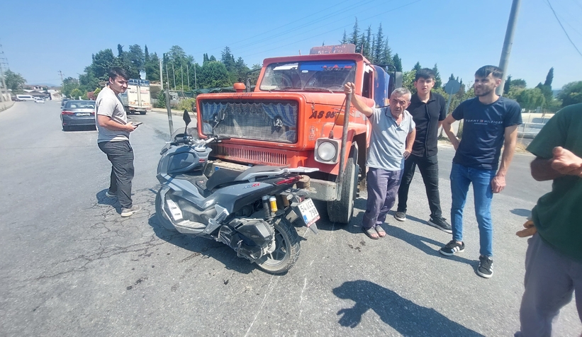 Akyazı’da motosiklet sulama tankeri ile çarpıştı