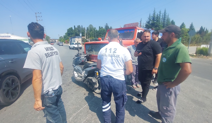 Akyazı’da motosiklet sulama tankeri ile çarpıştı