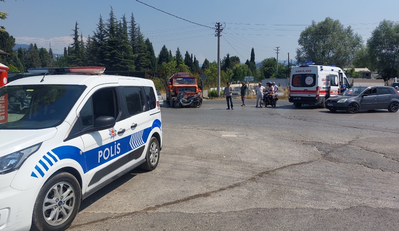 Akyazı’da motosiklet sulama tankeri ile çarpıştı