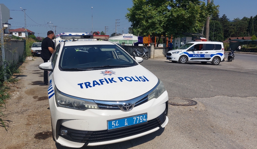 Akyazı’da motosiklet sulama tankeri ile çarpıştı