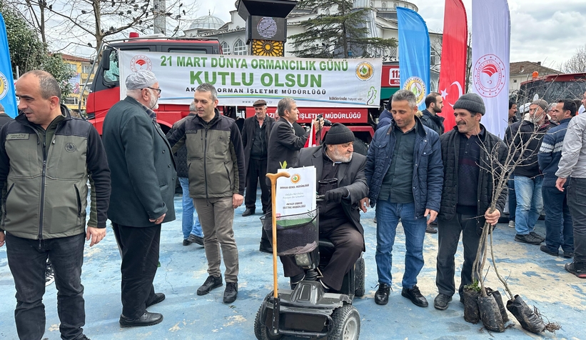 akyazida-orman-haftasind-aucretsiz-fidan-dagitildiwlhzujdtb2