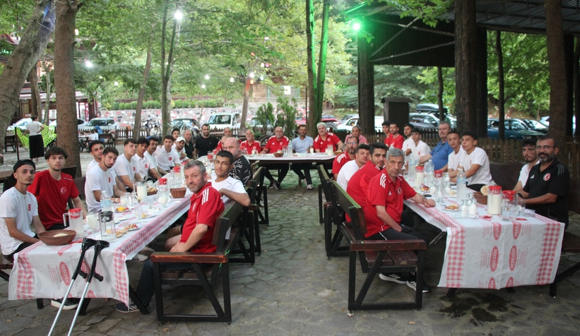 akyazida-ornek-bulusma-karaoglan-sporcularla-bir-aradayxrtvwjzcx