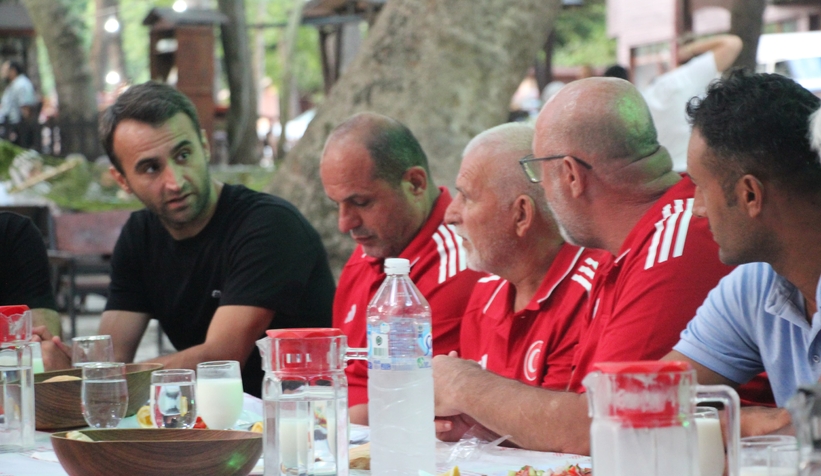 akyazida-ornek-bulusma-karaoglan-sporcularla-bir-aradayxrtvwjzcx