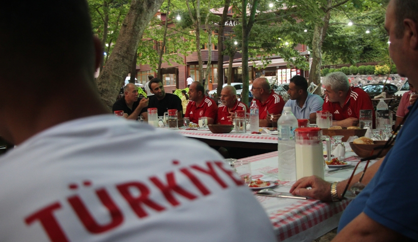 akyazida-ornek-bulusma-karaoglan-sporcularla-bir-aradayxrtvwjzcx