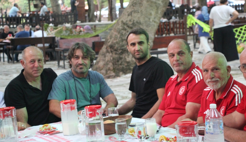 akyazida-ornek-bulusma-karaoglan-sporcularla-bir-aradayxrtvwjzcx