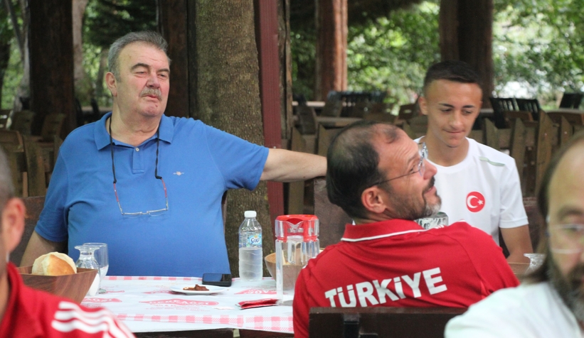 akyazida-ornek-bulusma-karaoglan-sporcularla-bir-aradayxrtvwjzcx