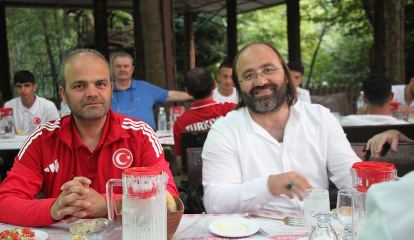 akyazida-ornek-bulusma-karaoglan-sporcularla-bir-aradayxrtvwjzcx