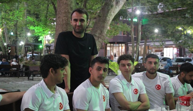 akyazida-ornek-bulusma-karaoglan-sporcularla-bir-aradayxrtvwjzcx