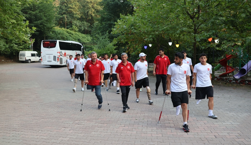 akyazida-ornek-bulusma-karaoglan-sporcularla-bir-aradayxrtvwjzcx