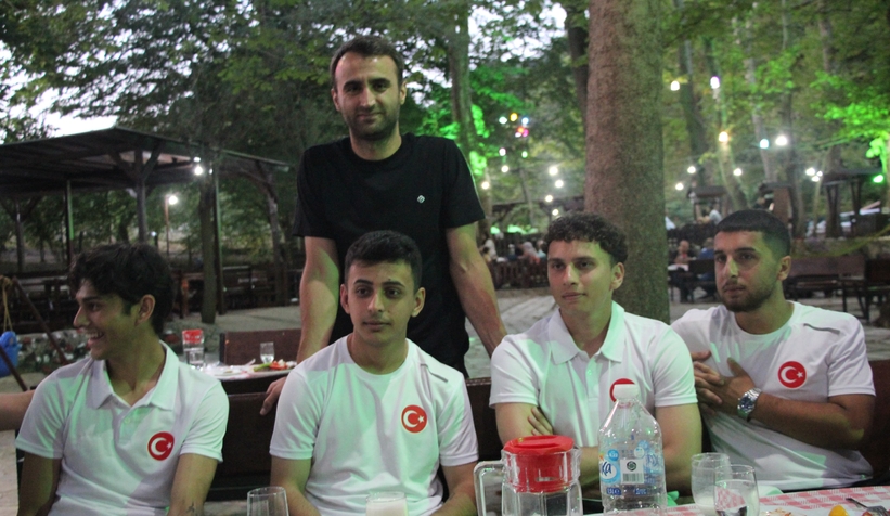 akyazida-ornek-bulusma-karaoglan-sporcularla-bir-aradayxrtvwjzcx