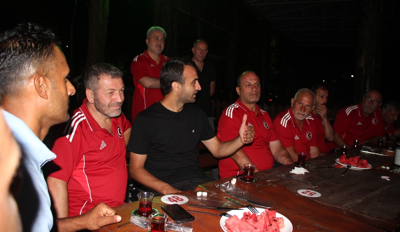 akyazida-ornek-bulusma-karaoglan-sporcularla-bir-aradayxrtvwjzcx