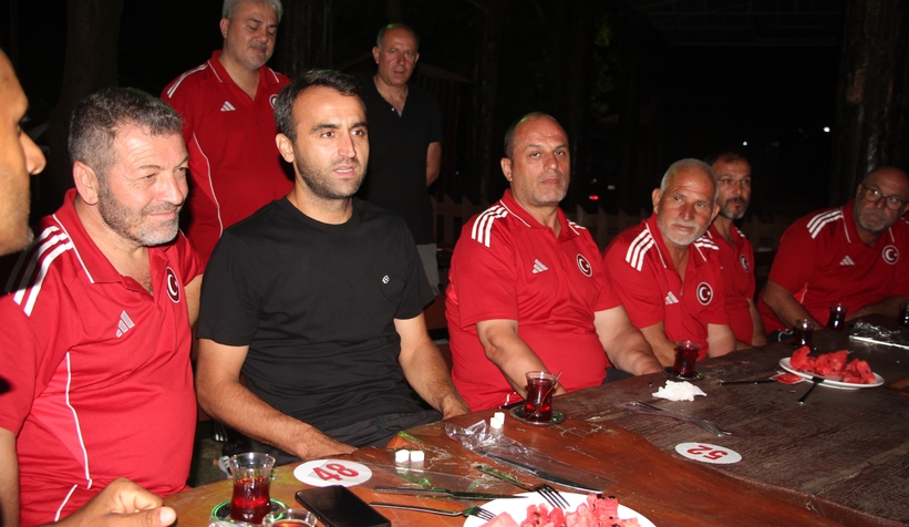 akyazida-ornek-bulusma-karaoglan-sporcularla-bir-aradayxrtvwjzcx