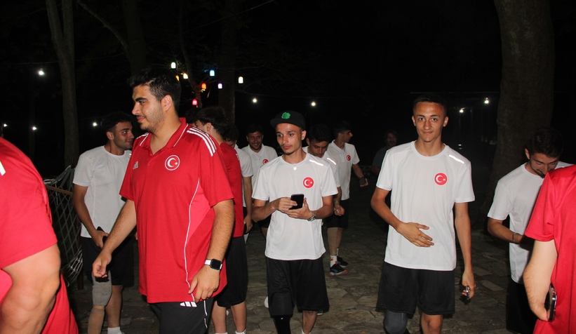 akyazida-ornek-bulusma-karaoglan-sporcularla-bir-aradayxrtvwjzcx