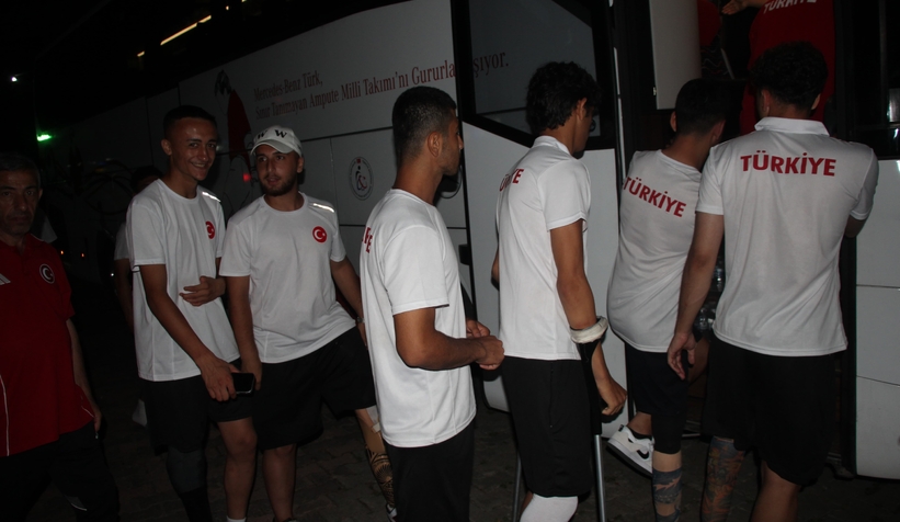 akyazida-ornek-bulusma-karaoglan-sporcularla-bir-aradayxrtvwjzcx