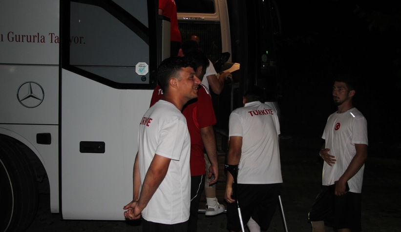 akyazida-ornek-bulusma-karaoglan-sporcularla-bir-aradayxrtvwjzcx