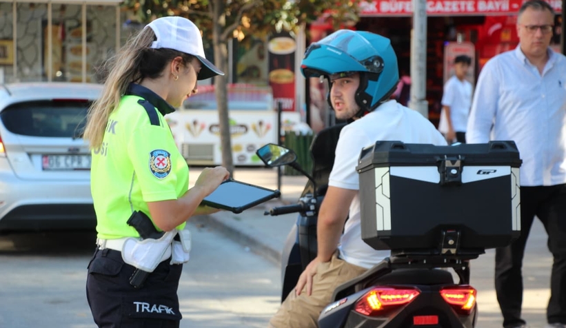 akyazida-trafik-denetimleri-araliksiz-suruyortm1zaty2rt