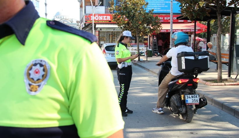 akyazida-trafik-denetimleri-araliksiz-suruyortm1zaty2rt