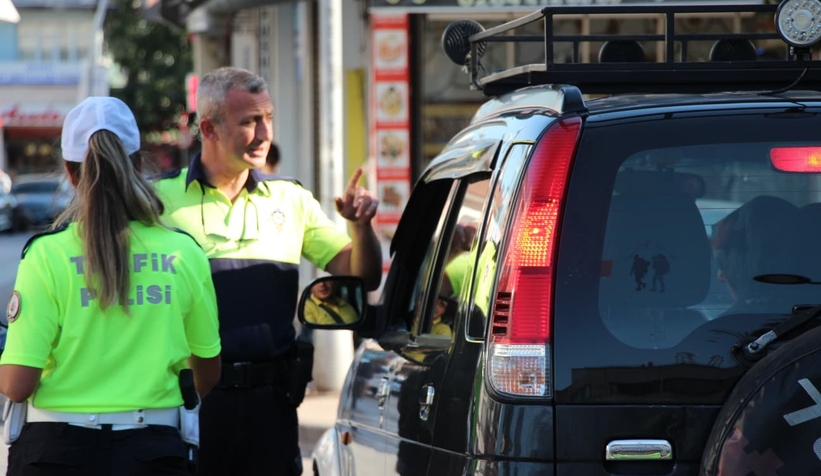 akyazida-trafik-denetimleri-araliksiz-suruyortm1zaty2rt