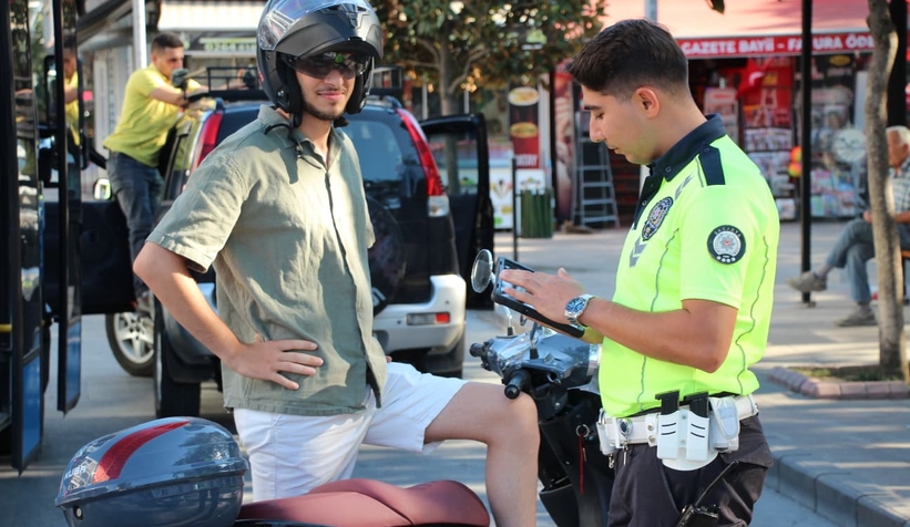 akyazida-trafik-denetimleri-araliksiz-suruyortm1zaty2rt