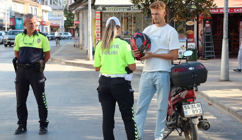 akyazida-trafik-denetimleri-araliksiz-suruyortm1zaty2rt