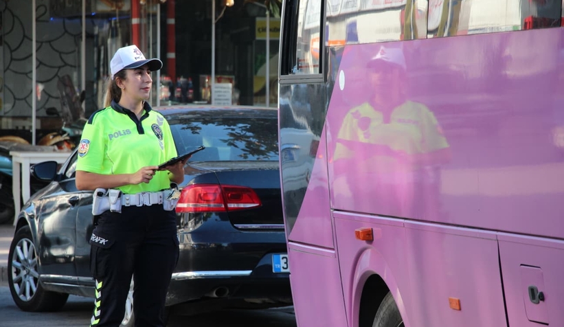 akyazida-trafik-denetimleri-araliksiz-suruyortm1zaty2rt